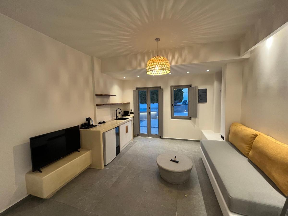 Elements Cozy Suites Pyrgos Eksteriør billede